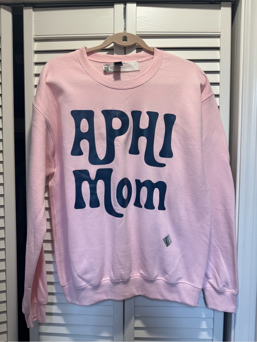 Gildan Pink Crewneck Sweatshirt with Navy Graphic